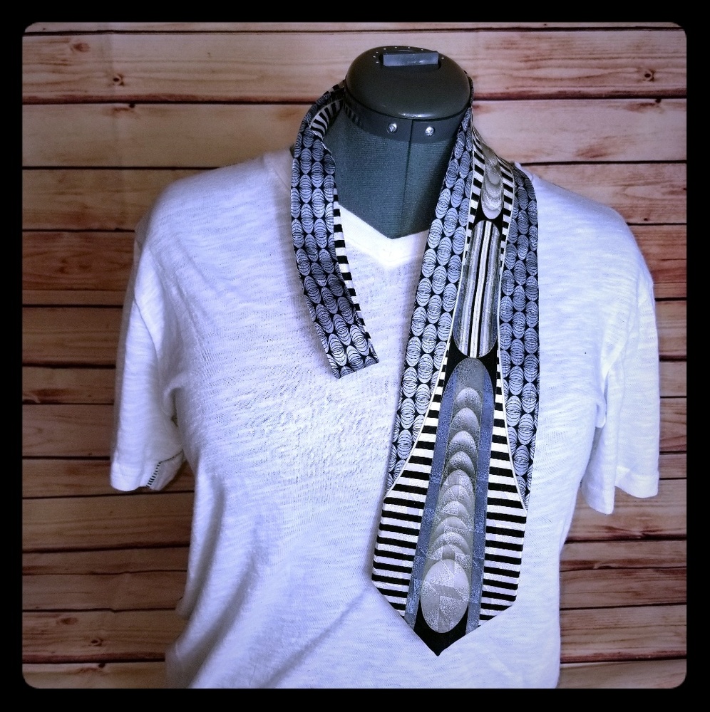 Steven Land Tie - Picture 1 of 3